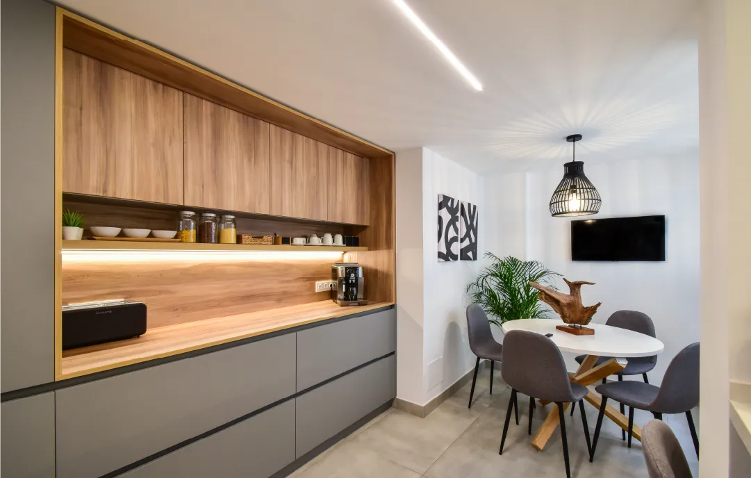 Cocina madera y gris